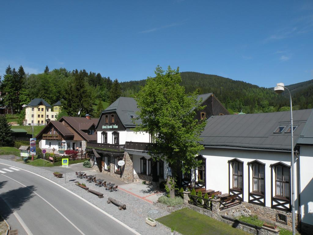 Hotel Lesni Dum Janské Lázně Esterno foto